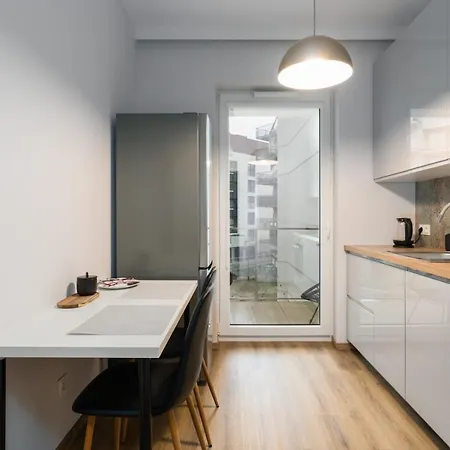 Lwowska By The Malta By Renters 아파트