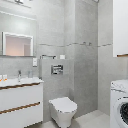 Lwowska By The Malta By Renters Apartment *